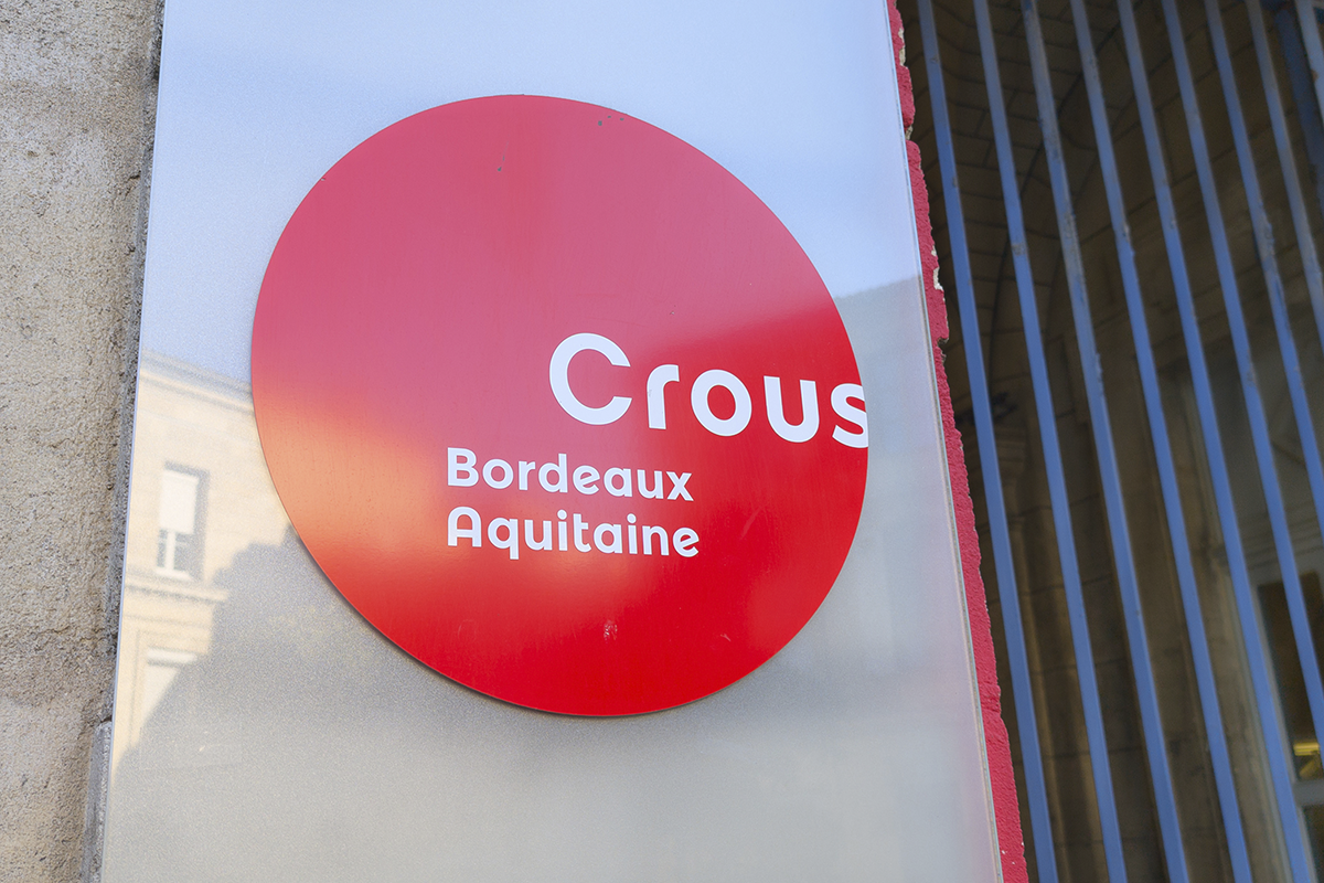 Enseigne du Crous Bordeaux Aquitaine.