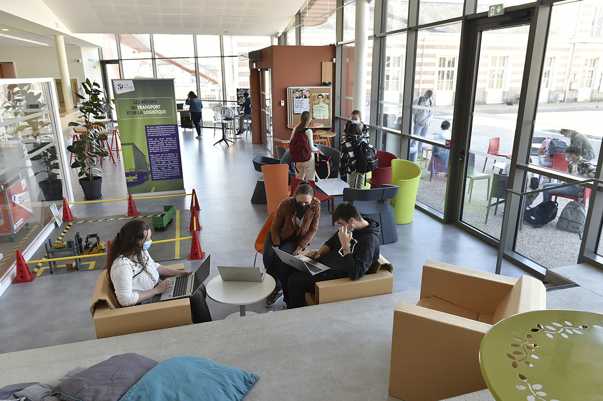 Espace d’accueil de la Cité de la jeunesse et des métiers du Bocage.